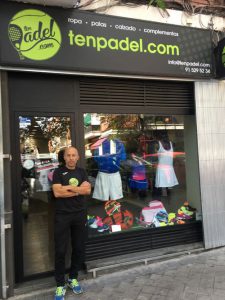 Angel, fundador de la tienda de pádel Tenpadel